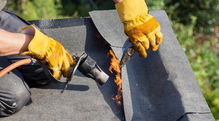 Professional gutter cleaning in Osceola, IA